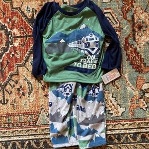 Carters 2 piece Boys Pajamas Size 2T
